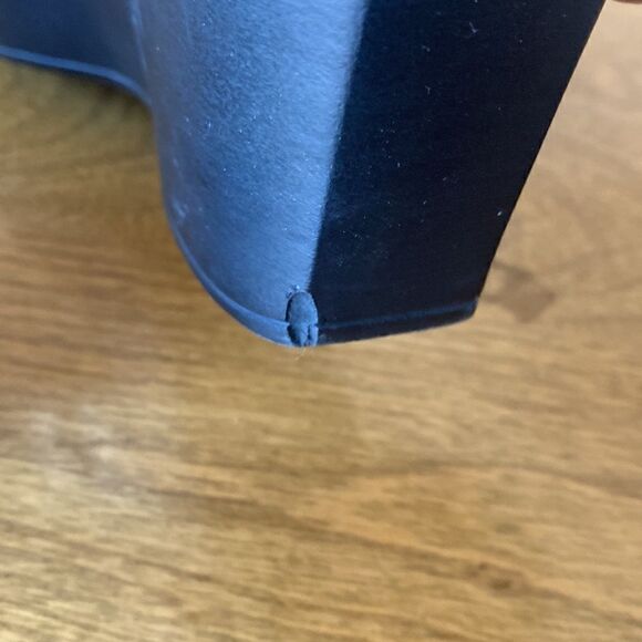 ***FINAL MARKDOWN****Naot sandals - Picture 6 of 6